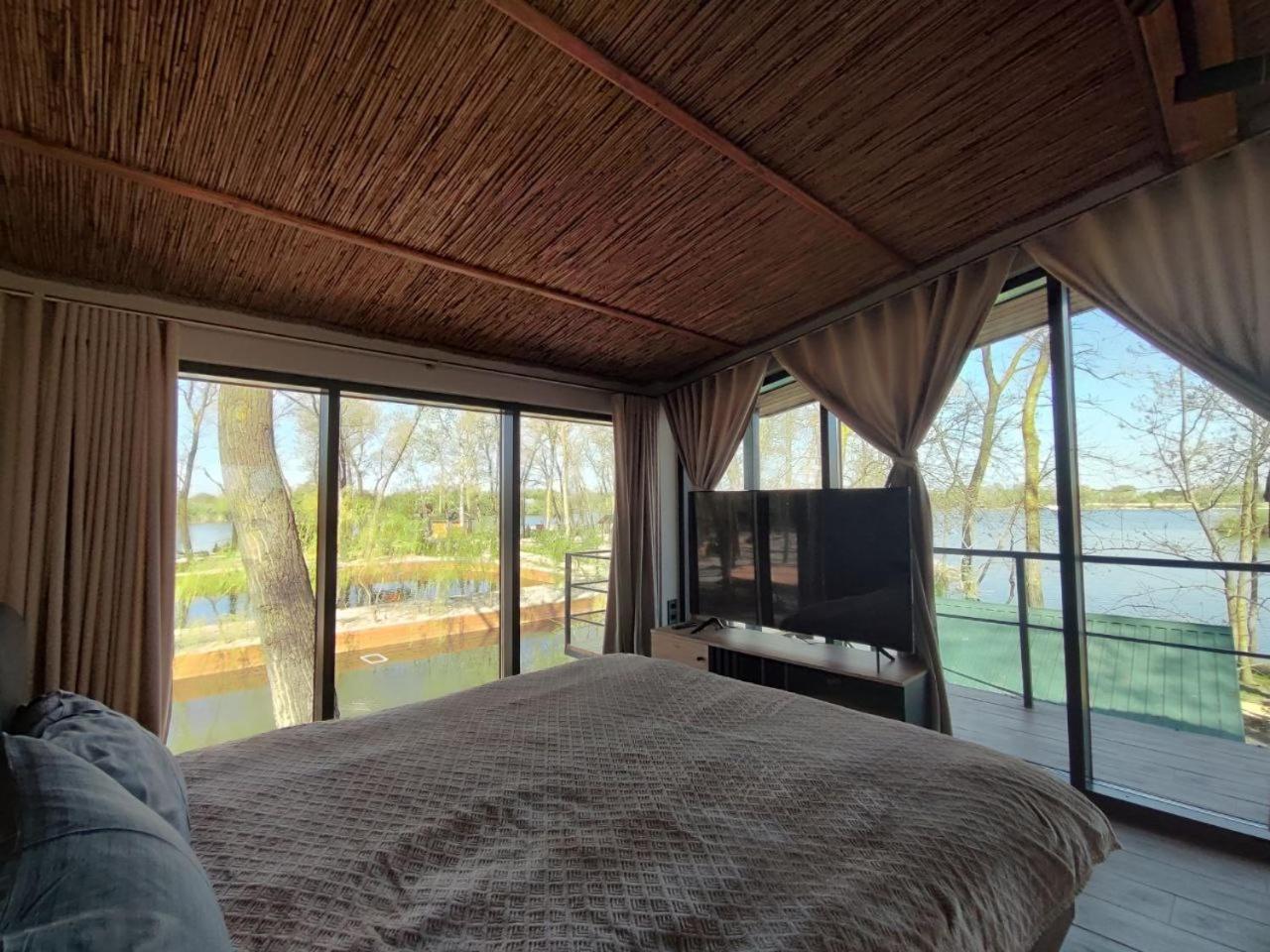 котеджне містечко «clover» Lodge Vylkove